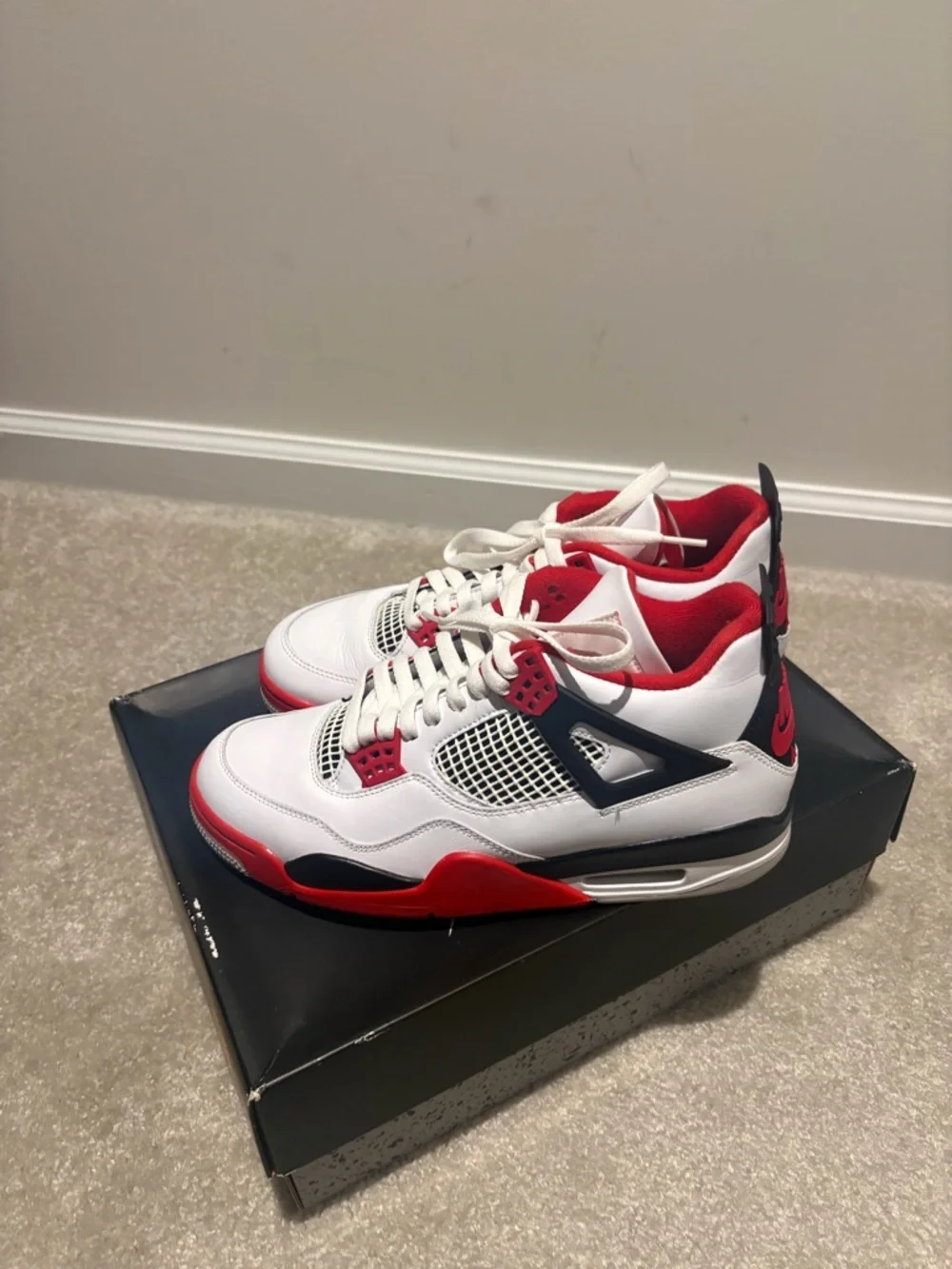 Jordan Men's White and Red Retro Basketball Sneakers